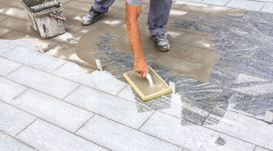 Professional gutter cleaning in Selma, CA